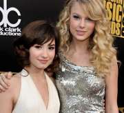 Taylor Swift apoya a Demi Lovato