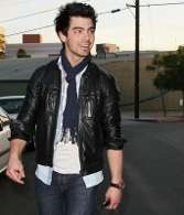 Joe Jonas en Solitario