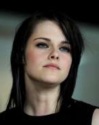 Kristen Stewart visita a Robert Pattinson