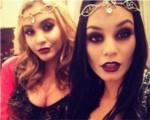 Vanessa y Stella Hudgens en Halloween